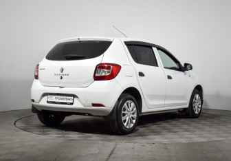 Подержанный автомобиль Renault Sandero 2019 года (5 фото)