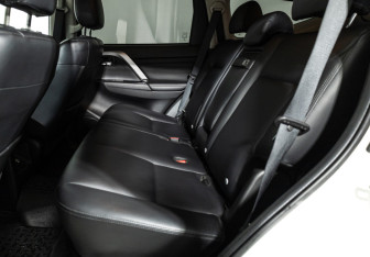 Подержанный автомобиль Mitsubishi Montero Sport 2022 года (18 фото)