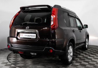 Подержанный автомобиль Nissan X-Trail 2013 года (5 фото)