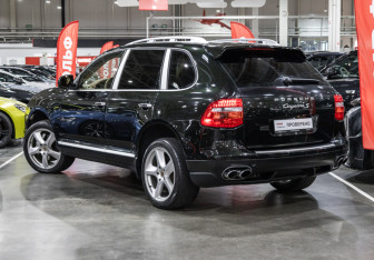 Подержанный автомобиль Porsche Cayenne 2007 года (11 фото)