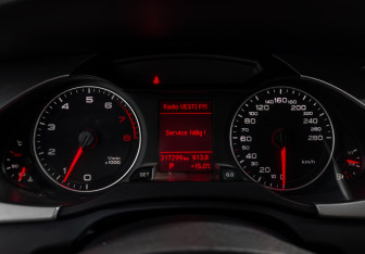Подержанный автомобиль Audi A4 Sedan 2008 года (17 фото)
