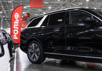 Подержанный автомобиль Hongqi E-HS9 2021 года (7 фото)