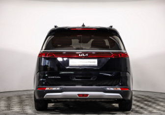 Подержанный автомобиль Kia Carnival 2022 года (6 фото)