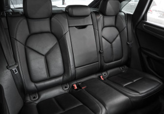 Подержанный автомобиль Porsche Macan 2016 года (33 фото)