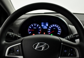 Подержанный автомобиль Hyundai Solaris Hatchback 2016 года (15 фото)