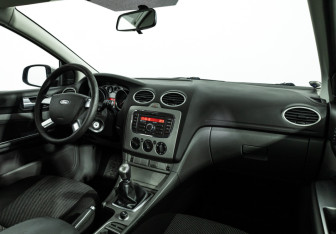 Подержанный автомобиль Ford Focus Sedan 2010 года (9 фото)