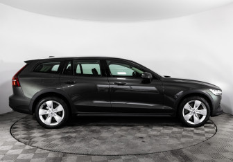 Подержанный автомобиль Volvo V60 Cross Country 2020 года (6 фото)