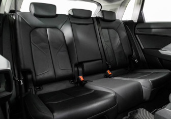 Подержанный автомобиль Audi Q3 2019 года (23 фото)