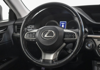 Подержанный автомобиль Lexus ES 2016 года (15 фото)