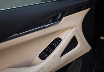 Подержанный автомобиль Infiniti QX60 2022 года (23 фото)