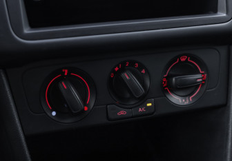 Подержанный автомобиль Volkswagen Polo Sedan 2016 года (15 фото)