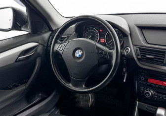 Подержанный автомобиль BMW X1 2014 года (15 фото)