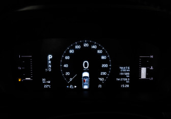 Подержанный автомобиль Volvo V60 2018 года (27 фото)