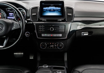 Подержанный автомобиль Mercedes-Benz GLE 2016 года (14 фото)
