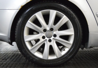 Подержанный автомобиль Audi A4 Sedan 2007 года (9 фото)