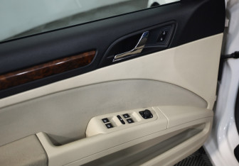 Подержанный автомобиль Skoda Superb Liftback 2012 года (18 фото)