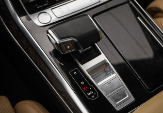 Подержанный автомобиль Audi Q8 2019 года (24 фото)