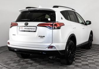 Подержанный автомобиль Toyota RAV4 2018 года (5 фото)