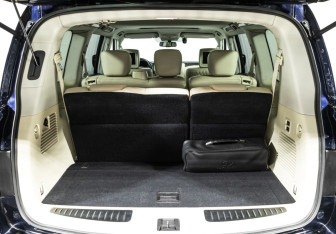 Подержанный автомобиль Infiniti QX80 2018 года (32 фото)