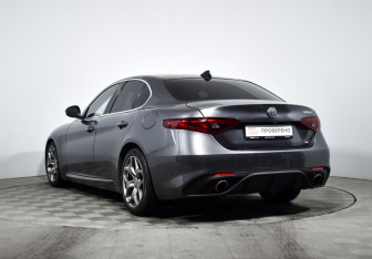 Подержанный автомобиль Alfa Romeo Giulia 2018 года (8 фото)