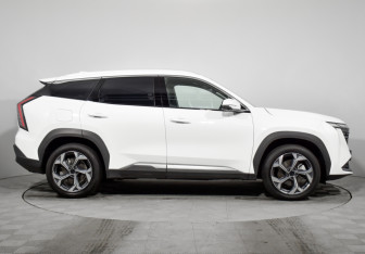 Подержанный автомобиль Geely Atlas 2024 года (4 фото)