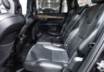 Подержанный автомобиль Volvo XC90 2020 года (15 фото)