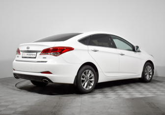Подержанный автомобиль Hyundai i40 Sedan 2016 года (5 фото)