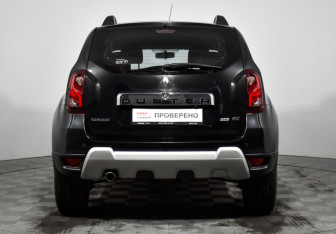 Подержанный автомобиль Renault Duster 2017 года (6 фото)