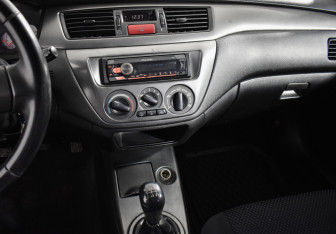 Подержанный автомобиль Mitsubishi Lancer Sedan 2007 года (17 фото)