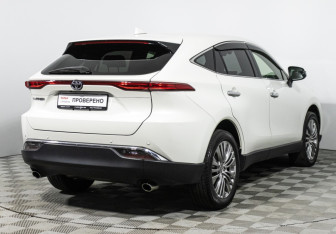 Подержанный автомобиль Toyota Harrier 2021 года (5 фото)