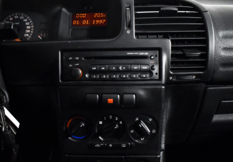 Подержанный автомобиль Opel Zafira Compactvan 2004 года (13 фото)