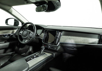 Подержанный автомобиль Volvo V90 Cross Country 2020 года (9 фото)