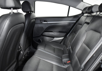 Подержанный автомобиль Hyundai Elantra Sedan 2018 года (13 фото)