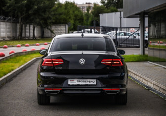 Подержанный автомобиль Volkswagen Passat Sedan 2017 года (7 фото)