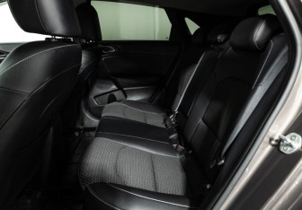 Подержанный автомобиль Kia Ceed Hatchback 2018 года (10 фото)