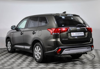 Подержанный автомобиль Mitsubishi Outlander 2020 года (7 фото)
