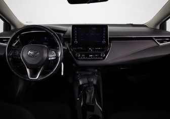 Подержанный автомобиль Toyota Corolla Sedan 2019 года (9 фото)
