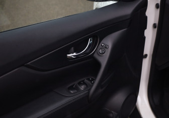 Подержанный автомобиль Nissan X-Trail 2018 года (23 фото)