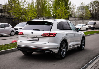 Подержанный автомобиль Volkswagen Touareg 2020 года (6 фото)