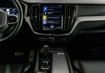 Подержанный автомобиль Volvo XC60 2019 года (17 фото)
