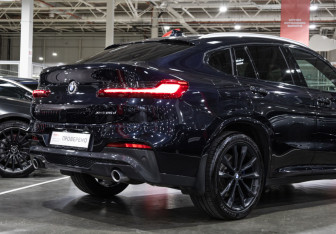 Подержанный автомобиль BMW X4 2018 года (7 фото)