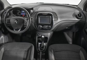 Подержанный автомобиль Renault Kaptur 2017 года (13 фото)