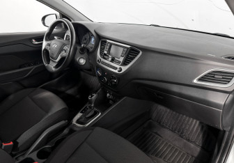 Подержанный автомобиль Hyundai Solaris Sedan 2017 года (13 фото)