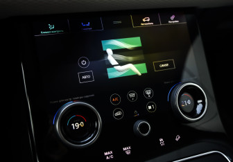 Подержанный автомобиль Land Rover Range Rover Velar 2020 года (23 фото)