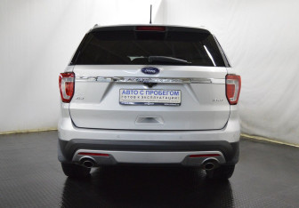 Подержанный автомобиль Ford Explorer 2017 года (5 фото)