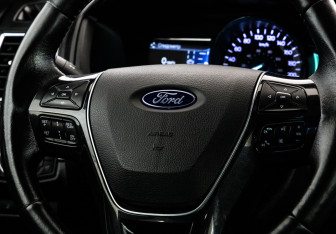 Подержанный автомобиль Ford Explorer 2017 года (12 фото)