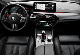Подержанный автомобиль BMW M5 Sedan 2020 года (17 фото)