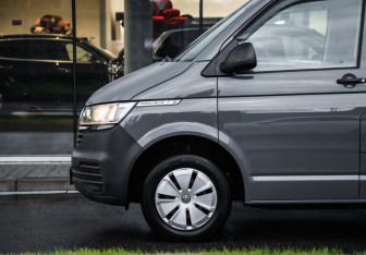 Подержанный автомобиль Volkswagen Caravelle 2020 года (10 фото)