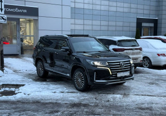 Подержанный автомобиль Changan CS95 2023 года (3 фото)