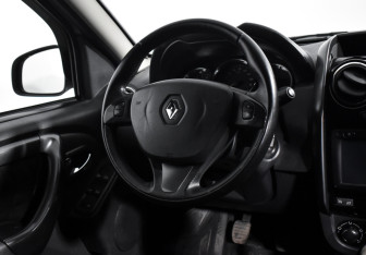 Подержанный автомобиль Renault Duster 2017 года (15 фото)